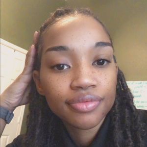 Meet your Posher, Dominique